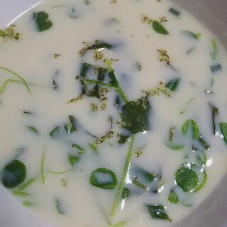 豆苗とわかめの豆乳スープ(^^)